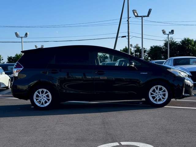 TOYOTA PRIUS Alpha 2015