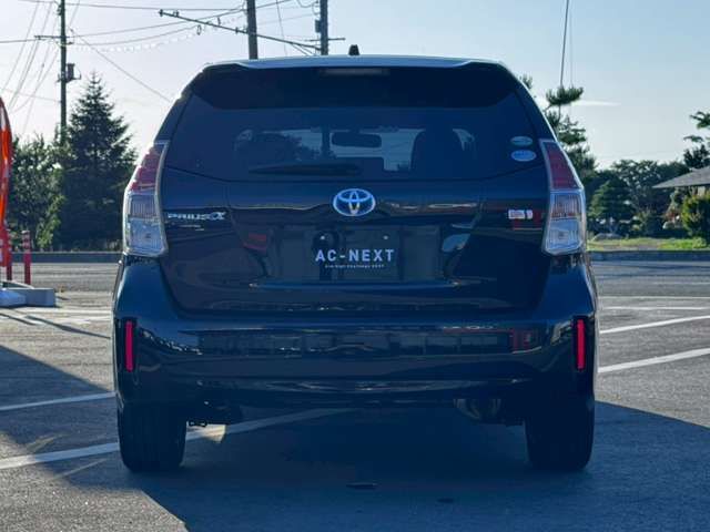 TOYOTA PRIUS Alpha 2015