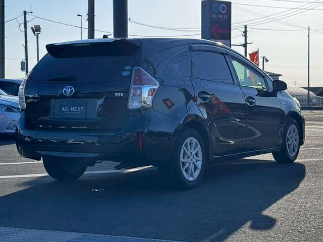 TOYOTA PRIUS Alpha 2015