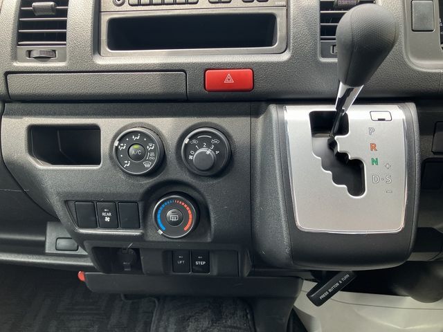 TOYOTA HIACE van 4WD 2020