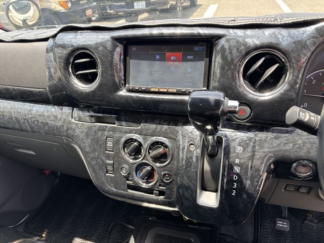 NISSAN NV350 CARAVAN 4WD 2014