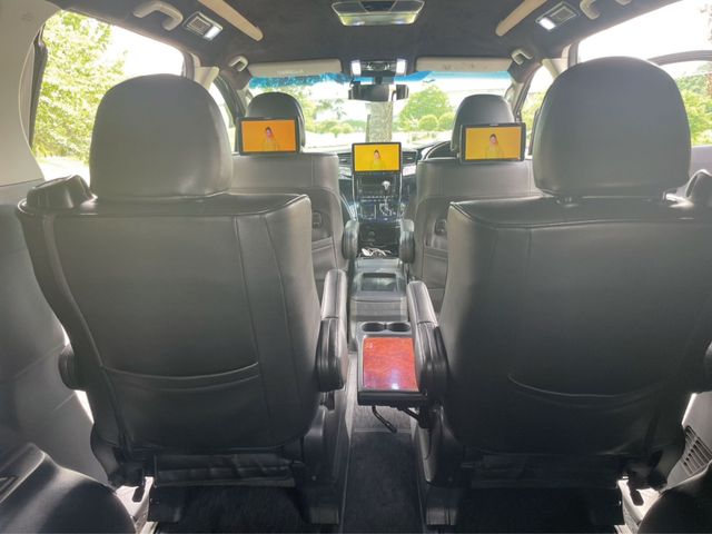 TOYOTA VELLFIRE 2010