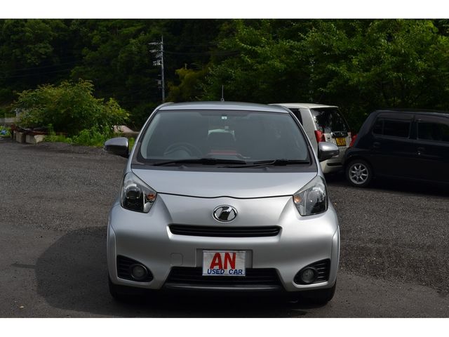 TOYOTA iQ 2012