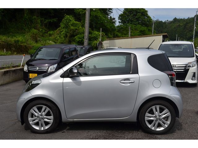 TOYOTA iQ 2012