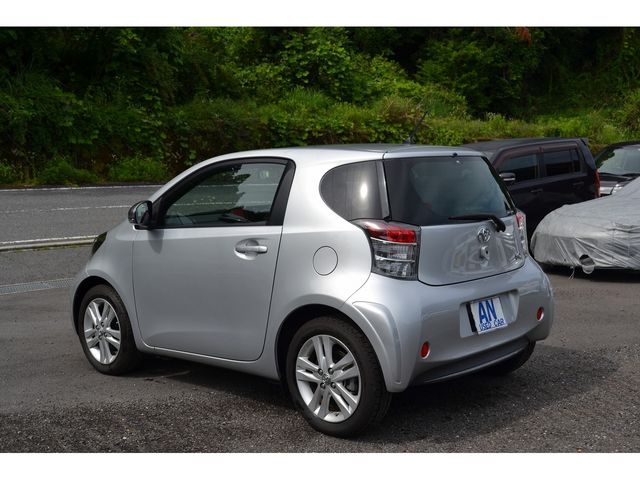 TOYOTA iQ 2012