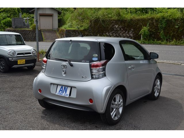 TOYOTA iQ 2012