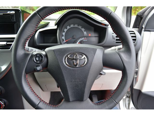 TOYOTA iQ 2012