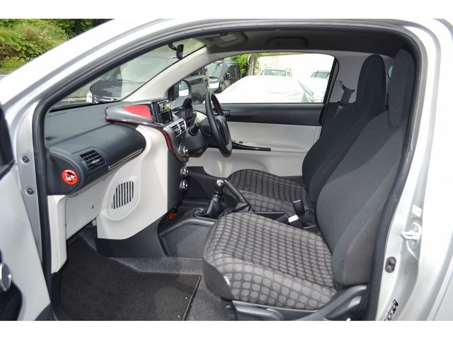 TOYOTA iQ 2012
