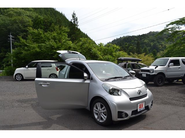 TOYOTA iQ 2012