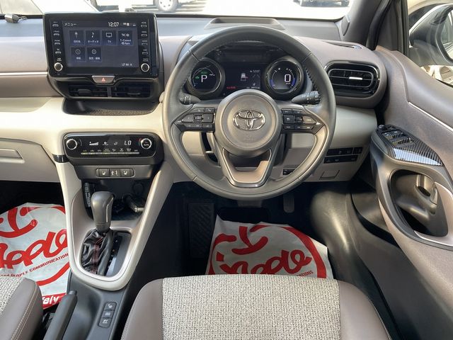 TOYOTA YARIS HYBRID 2021