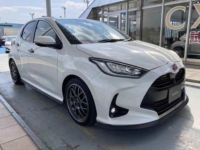 TOYOTA YARIS HYBRID 2021