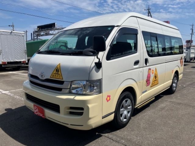 TOYOTA HIACE COMMUTER 2010