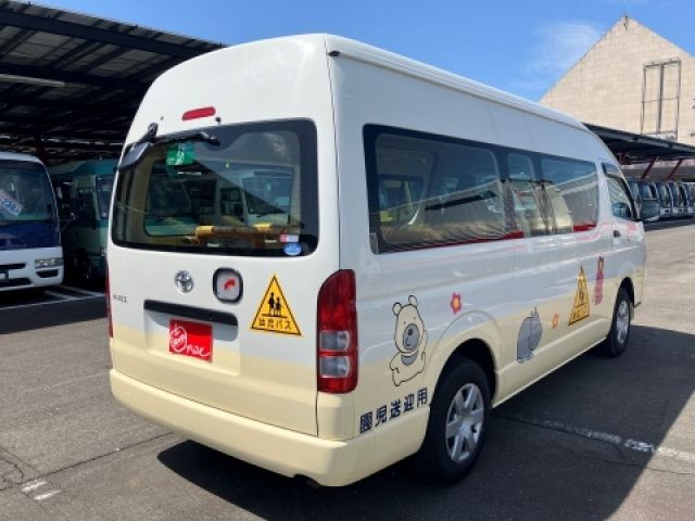 TOYOTA HIACE COMMUTER 2010