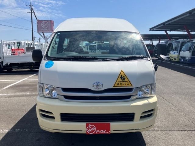 TOYOTA HIACE COMMUTER 2010