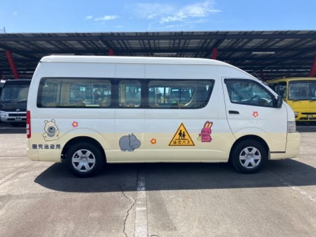TOYOTA HIACE COMMUTER 2010