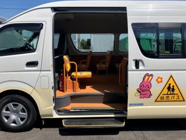 TOYOTA HIACE COMMUTER 2010