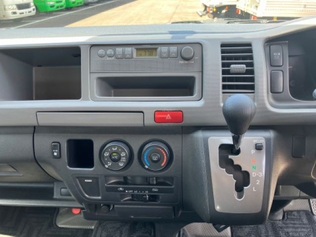 TOYOTA HIACE COMMUTER 2010