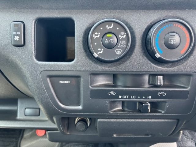 TOYOTA HIACE COMMUTER 2010