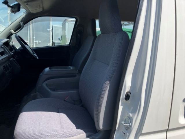 TOYOTA HIACE COMMUTER 2010