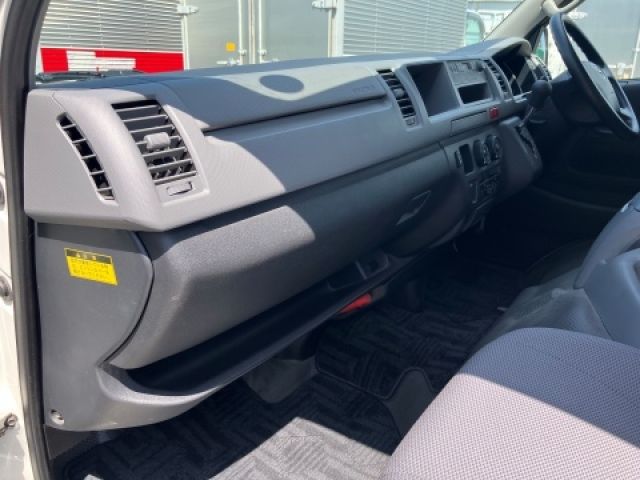 TOYOTA HIACE COMMUTER 2010