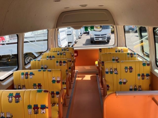 TOYOTA HIACE COMMUTER 2010