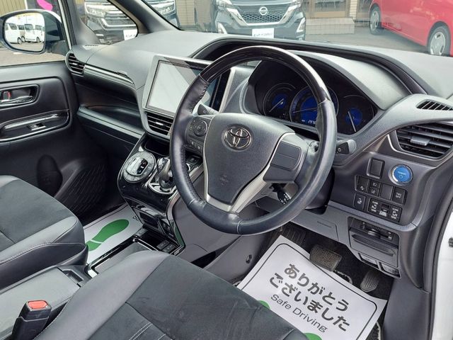 TOYOTA ESQUIRE HYBRID 2019