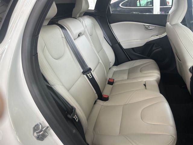 VOLVO VOLVO V40 2019