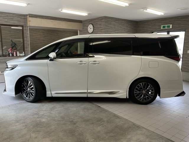TOYOTA VELLFIRE  HYBRID 2024