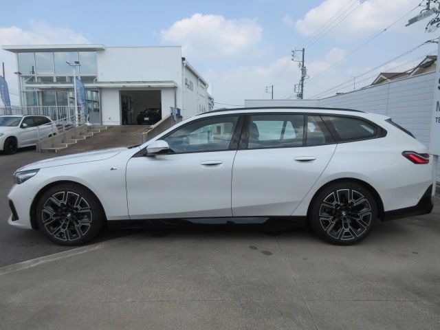 BMW BMW 5series TOURING 2024