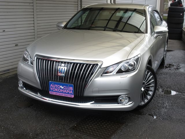 TOYOTA CROWN MAJESTA HYBRID 2016