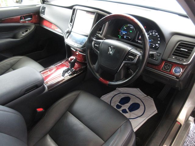 TOYOTA CROWN MAJESTA HYBRID 2016