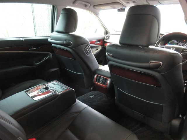 TOYOTA CROWN MAJESTA HYBRID 2016