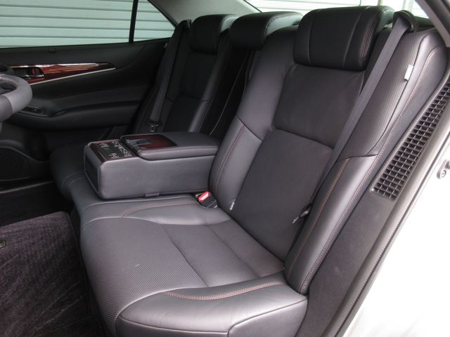 TOYOTA CROWN MAJESTA HYBRID 2016