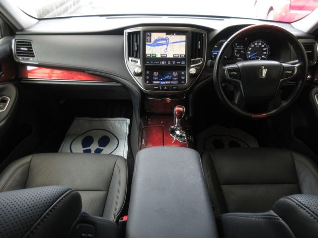 TOYOTA CROWN MAJESTA HYBRID 2016