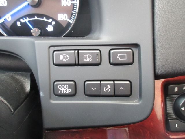 TOYOTA CROWN MAJESTA HYBRID 2016