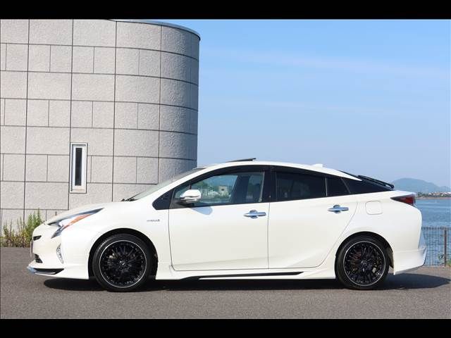 TOYOTA PRIUS 4WD 2016