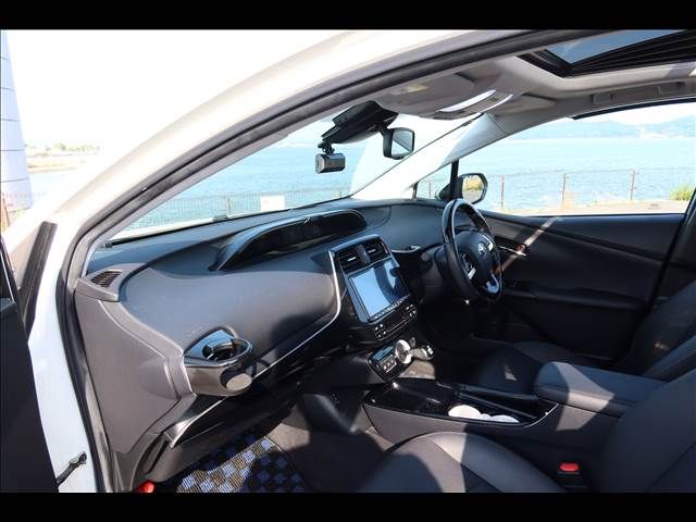 TOYOTA PRIUS 4WD 2016