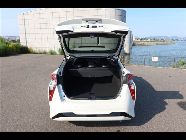 TOYOTA PRIUS 4WD 2016