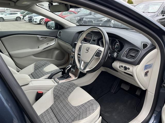 VOLVO VOLVO V40 CROSS COUNTRY 2017