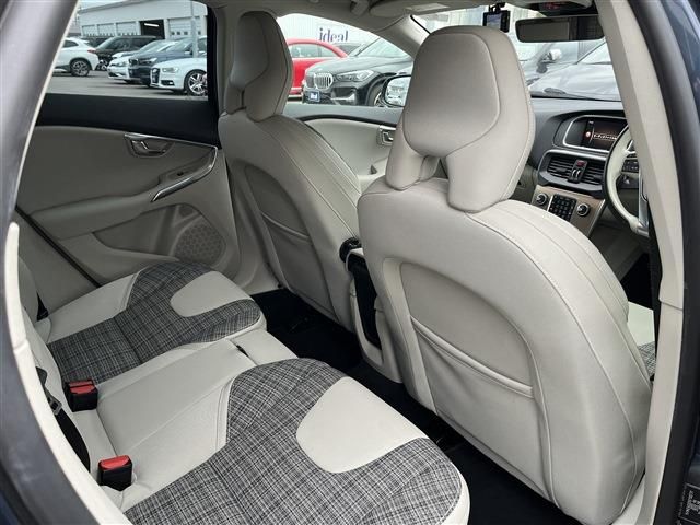 VOLVO VOLVO V40 CROSS COUNTRY 2017