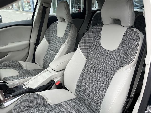 VOLVO VOLVO V40 CROSS COUNTRY 2017