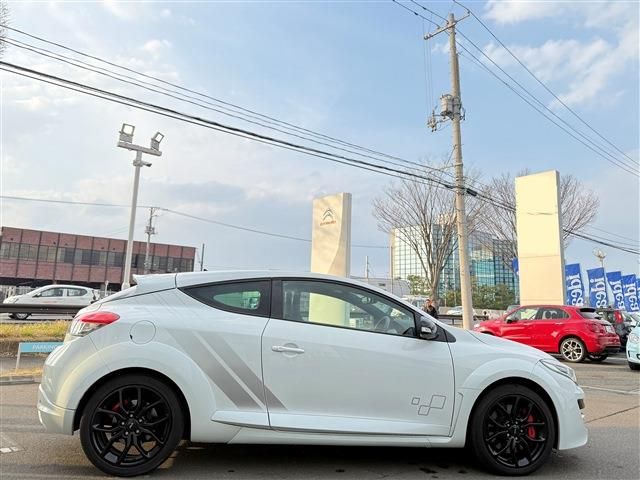 RENAULT RENAULT MEGANE hatchback 2017
