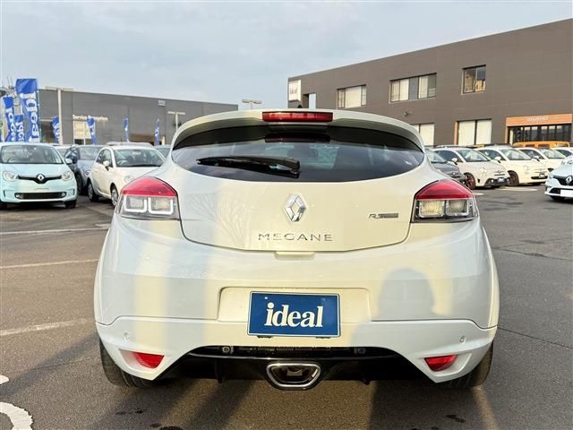 RENAULT RENAULT MEGANE hatchback 2017