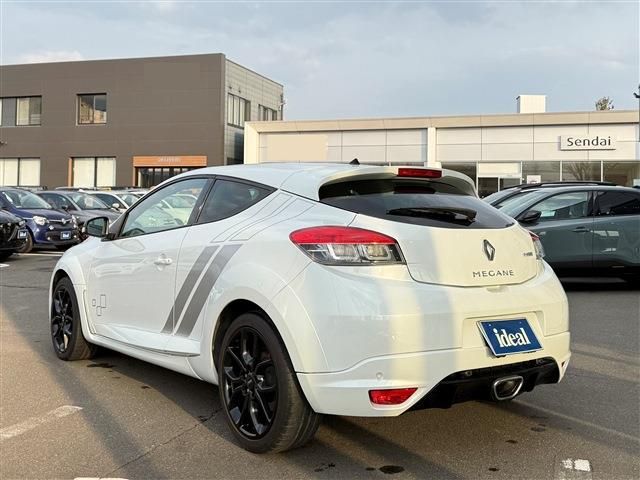 RENAULT RENAULT MEGANE hatchback 2017