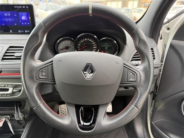 RENAULT RENAULT MEGANE hatchback 2017