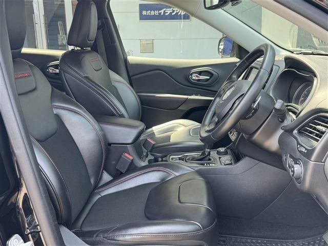 JEEP JEEP CHEROKEE 2019