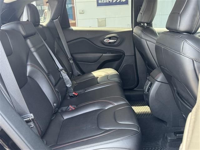 JEEP JEEP CHEROKEE 2019