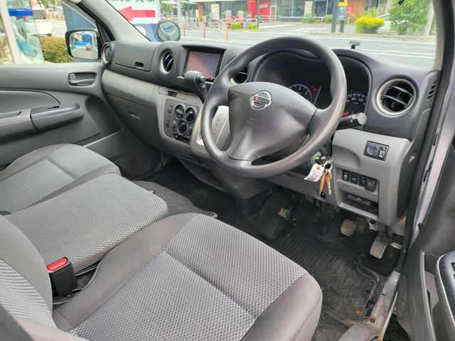 NISSAN NV350????? 2014