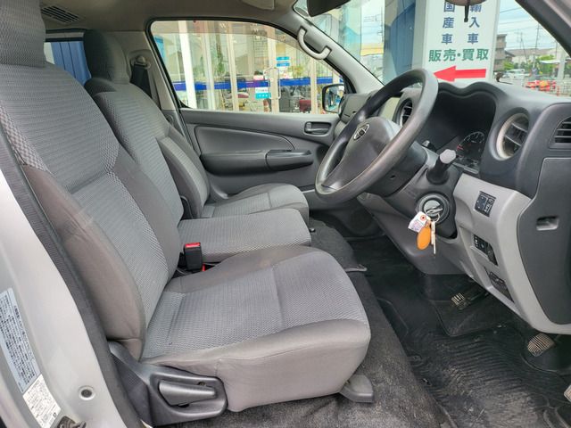 NISSAN NV350????? 2014