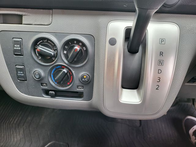 NISSAN NV350????? 2014